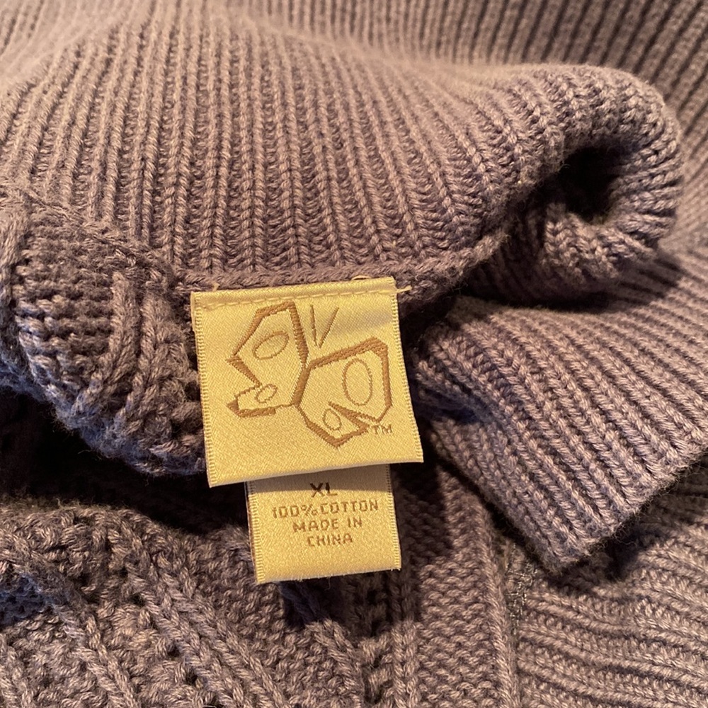Sweater - Picture 9 of 9